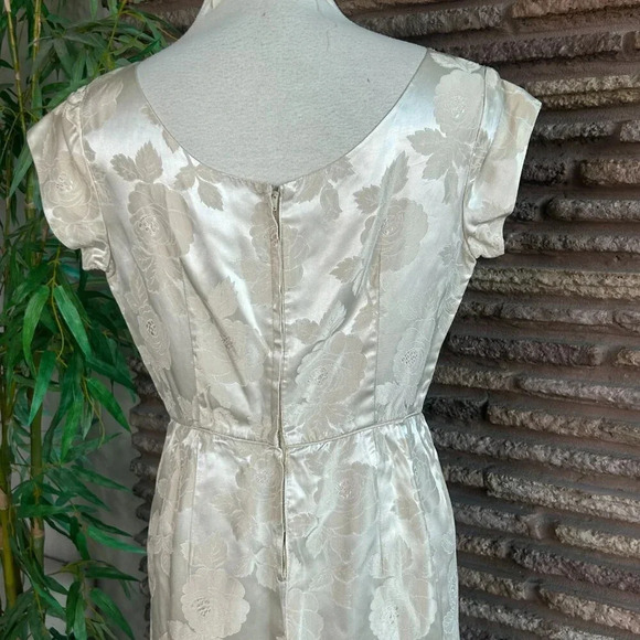 Vintage 60s Shiny Beige Floral Brocade with Glitter Acents - Picture 2 of 10